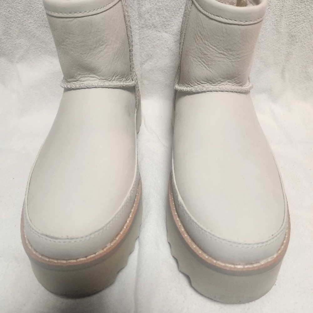 UGG Cream Winter Boots Ankle-High Slip-On